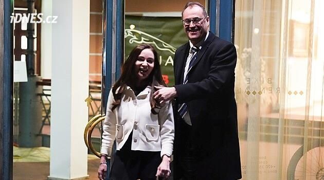 Ředitelkou kabinetu a mluvčí ministra Oto Klempíře se stala manželka Borise Šťastného